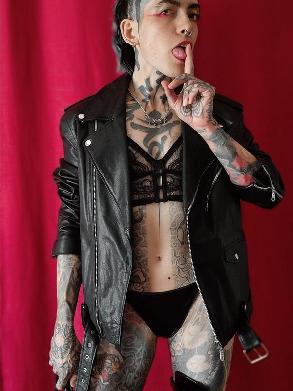 Maitrex Ctrl - Dominatrice BDSM à Genève
