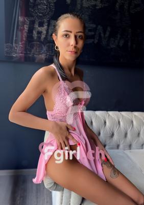 Maria - Escort in Montreux
