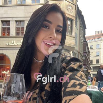 Marie - Escort in Eaux-vives