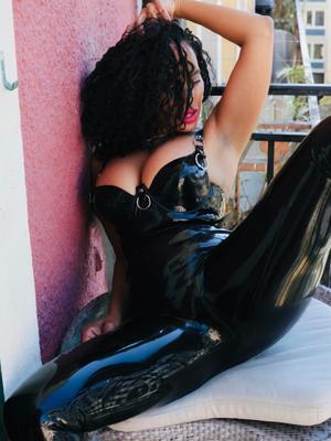 Mary Mason - BDSM Dominatrix in Geneva
