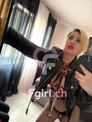 Maya - BDSM-Domina in Neuenburg
