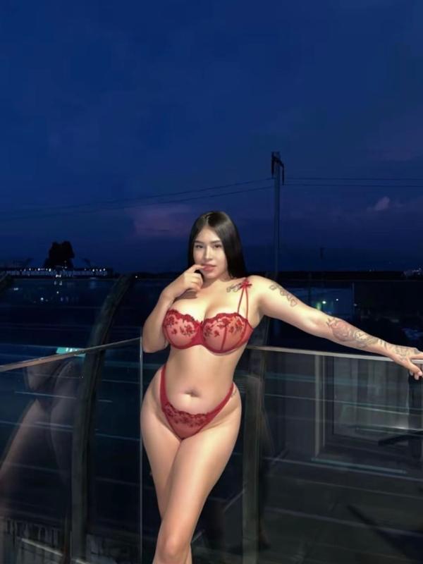 Megan - Escort in Lausanne
