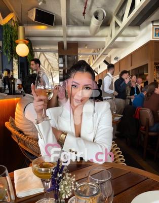 Mélanie - Escort in Neuenburg
