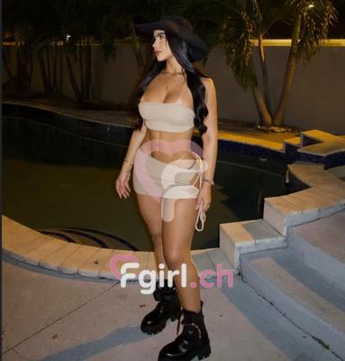 Melany - Escort en Fribourg
