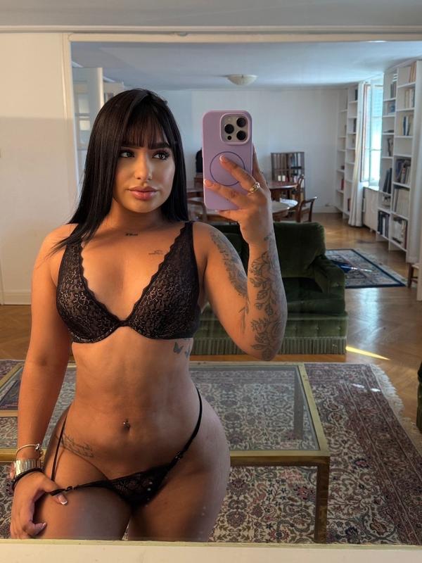 Mia - Escort in Genf
