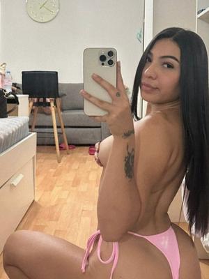 Mia - Escort en Genève
