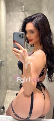 Miss Lola Julia - Dominatrix BDSM a Genève
