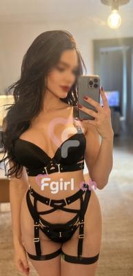 Miss Lola Julia - Dominatrix BDSM a Genève
