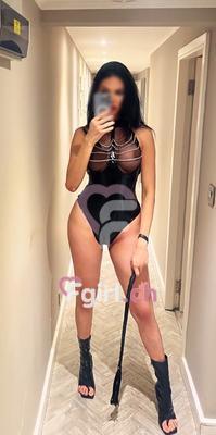 Miss Lola Julia - Dominatrix BDSM a Genève
