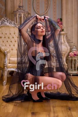 Miss L. - Dominatrix BDSM a Morges
