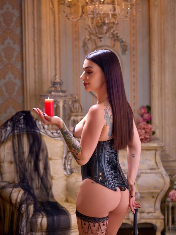 Miss L. - Dominatrix BDSM a Morges
