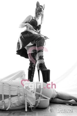 Miss Nat-M. - BDSM-Domina in Lausanne
