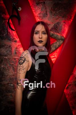 Miss Nat-M. - BDSM-Domina in Lausanne

