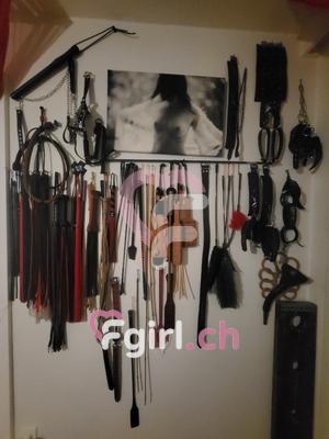 Miss Nat-M. - BDSM-Domina in Lausanne
