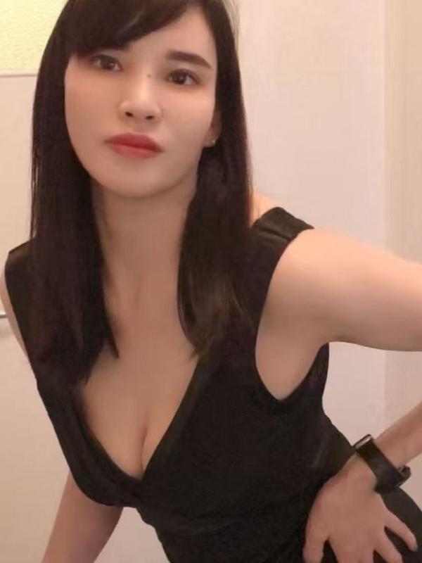 Mo Li - Escort in Geneva
