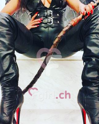 Mrs. Geneva - Dominatrice BDSM à Genève
