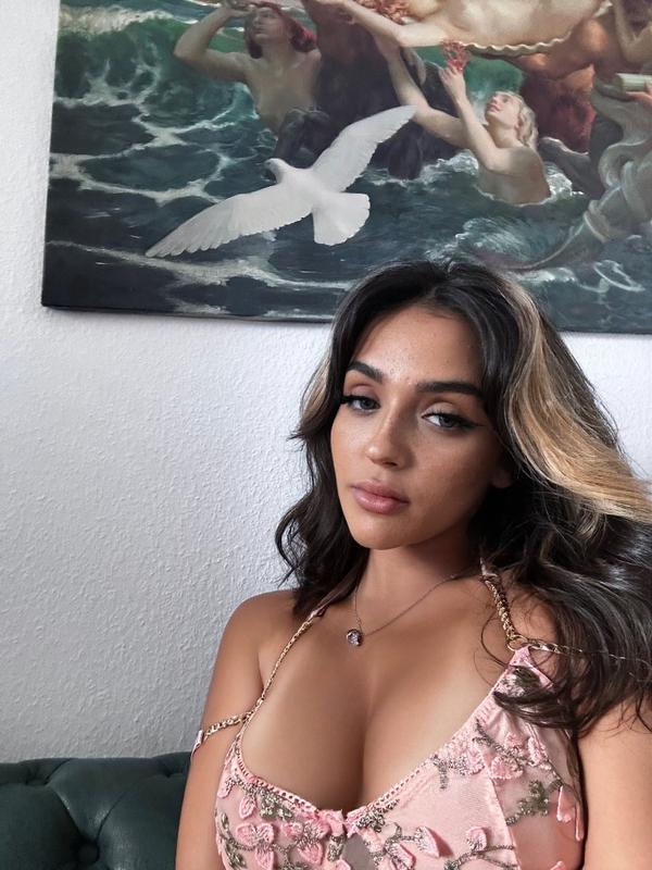 Nahia - Escort à Eaux-vives
