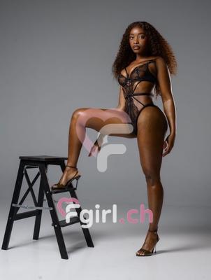 Naomi - Massaggiatrice erotica a Sion
