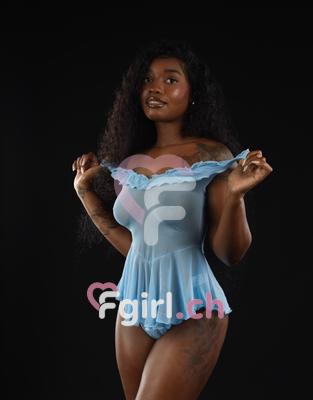 Naomi - Massaggiatrice erotica a Sion
