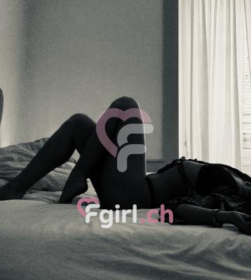 Naya - Erotische Masseurin in Genf

