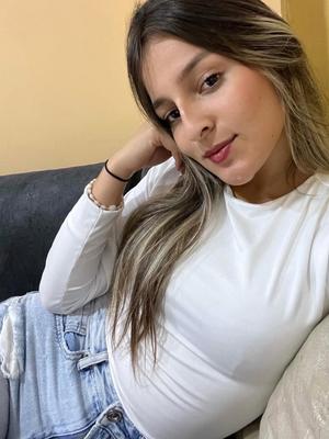Nia - Escort en Renens
