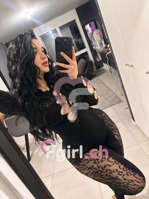 Nikol - Escort in Prilly
