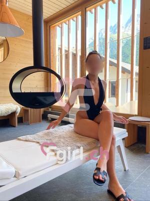 Nina - Escort in Genf
