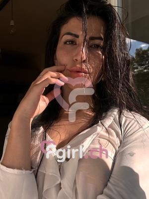 Nina - Escort in Eaux-vives