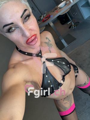 Nina Cox - Escort in Morges
