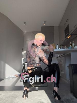 NinaCox Fetis - Dominatrice BDSM à Morges

