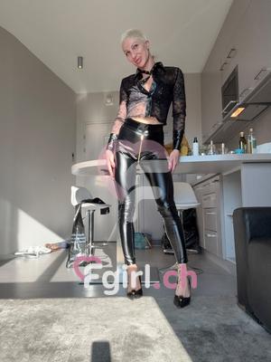 NinaCox Fetis - Dominatrice BDSM à Morges
