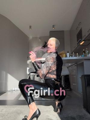 NinaCox Fetis - Dominatrice BDSM à Morges
