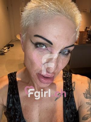 NinaCox Fetis - Dominatrice BDSM à Morges