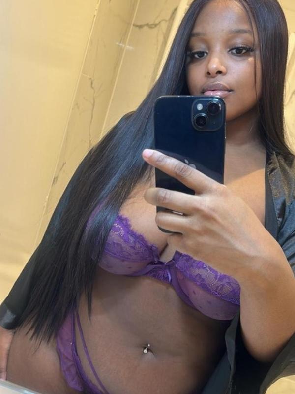 Noémie - Escort in Monthey
