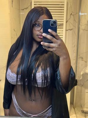 Noémie - Escort in Monthey
