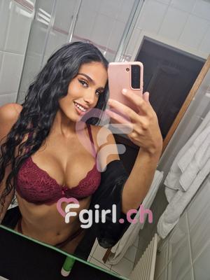 Nuria - Escort en Genève