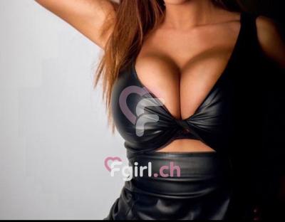 Paola - Escort in Collombey
