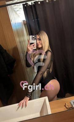 Pau - Escort in Sion