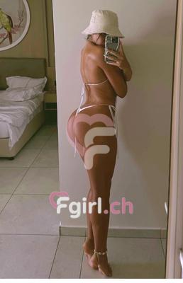 Petra - Erotic masseuse in Gland
