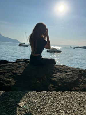 Renesme - Escort in Neuenburg
