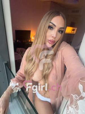 Rym - Escort in Carouge
