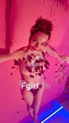 Scarlett - Escort in Saxon
