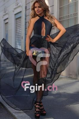 Selena - Escort in Neuenburg
