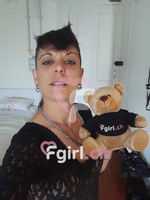 Sira - Dominatrice BDSM à Genève