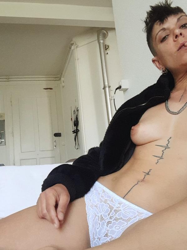 Sira - Dominatrice BDSM à Genève
