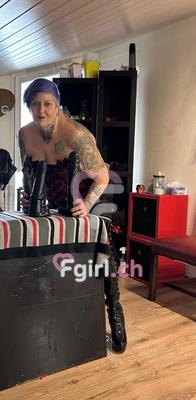 Soniacavalone - Dominatrix BDSM a Fribourg
