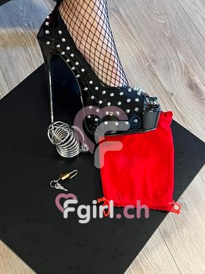 Soniacavalone - Dominatrice BDSM à Fribourg
