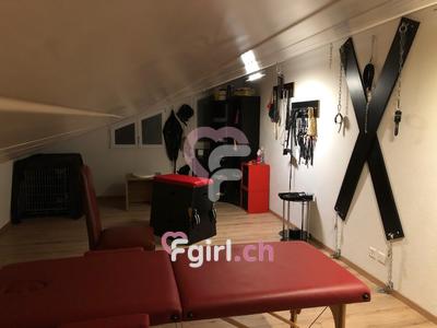 Soniacavalone - Dominatrice BDSM à Fribourg
