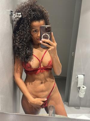 Suzy - Escort in Vevey
