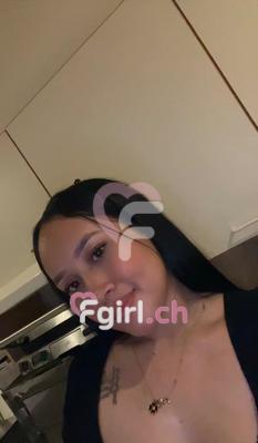 Victoria - Escort in Eaux-vives